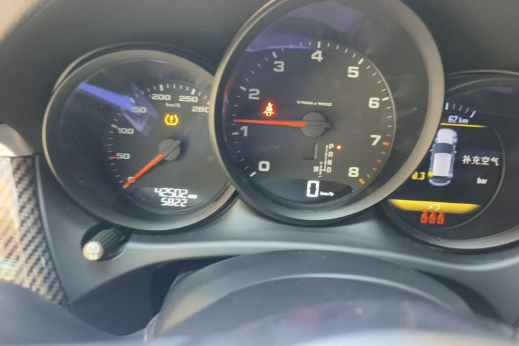 Used Porsche Macan 2021 Macan 2.0T Odometer Close Up