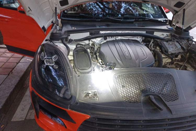 Used Porsche Macan 2021 Macan 2.0T Engine Bay Right