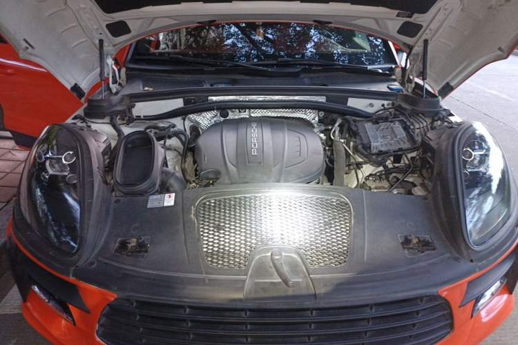 Used Porsche Macan 2021 Macan 2.0T Engine Bay