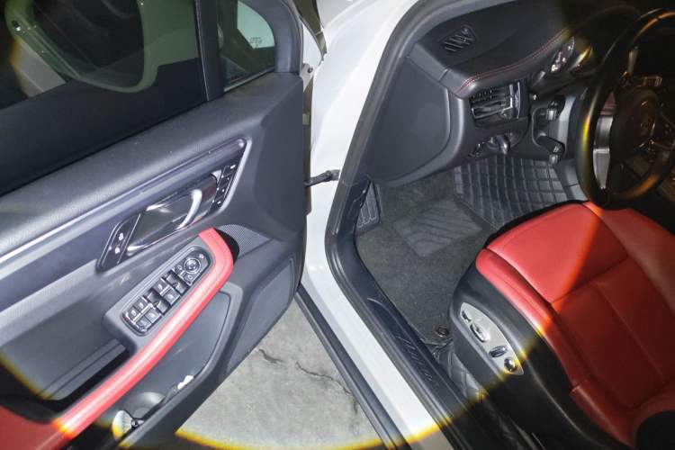 Used Porsche Macan 2021 Macan 2.0T Driver Seat