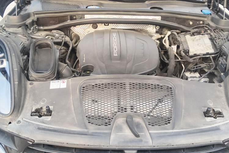 Used Porsche Macan 2021 Macan 2.0T Engine Bay