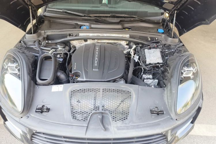 Used Porsche Macan 2021 Macan 2.0T Engine Bay