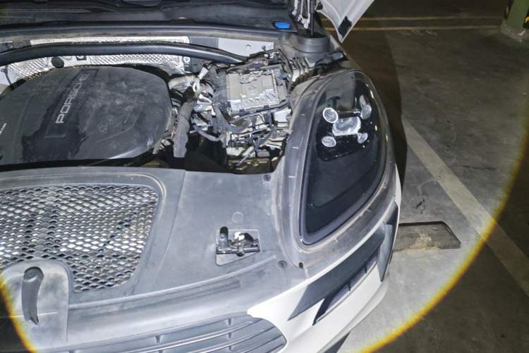 Used Porsche Macan 2021 Macan 2.0T Engine Bay Left