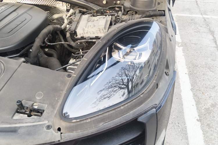 Used Porsche Macan 2021 Macan 2.0T Engine Bay Left