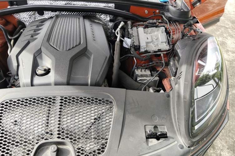 Used Porsche Macan  Engine Bay Left