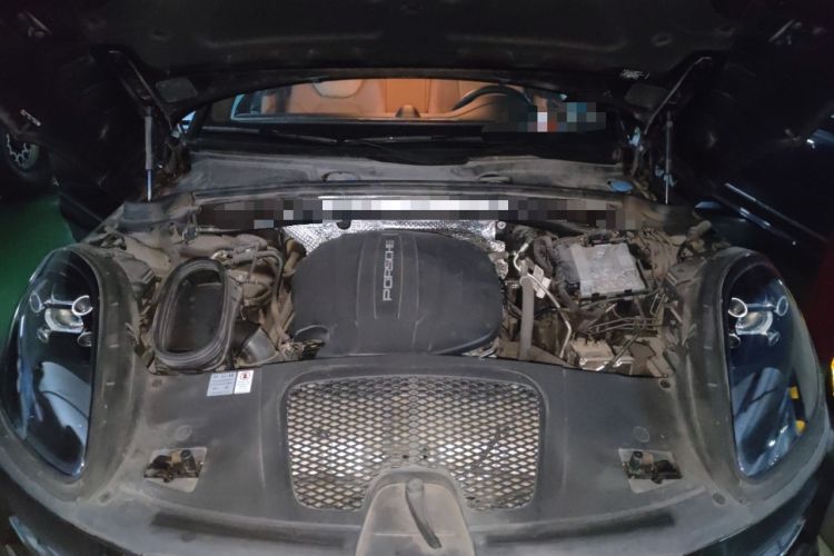 Used Porsche Macan 2021 Macan 2.0T Engine Bay