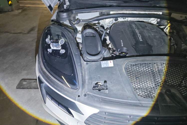 Used Porsche Macan 2021 Macan 2.0T Engine Bay Right
