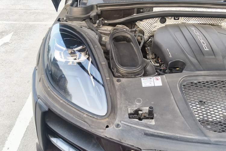 Used Porsche Macan 2021 Macan 2.0T Engine Bay Right