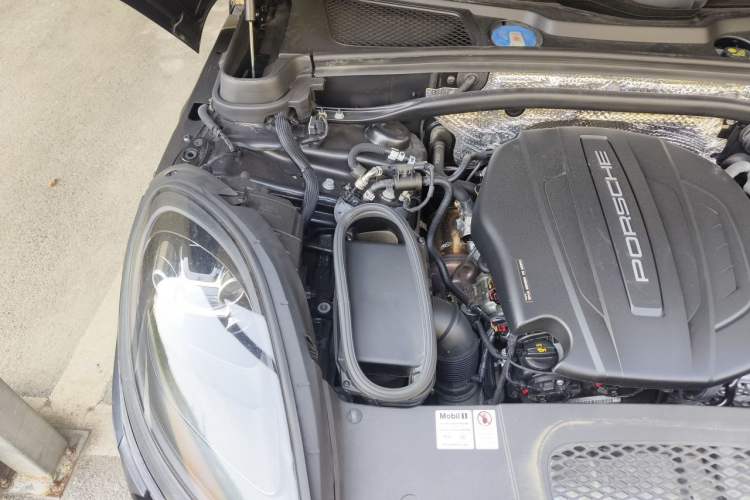 Used Porsche Macan 2021 Macan 2.0T Engine Bay Right
