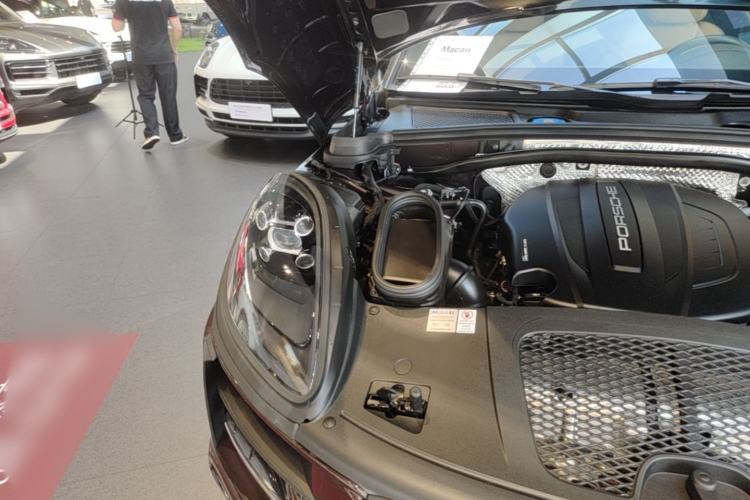 Used Porsche Macan 2021 Macan 2.0T Engine Bay Right