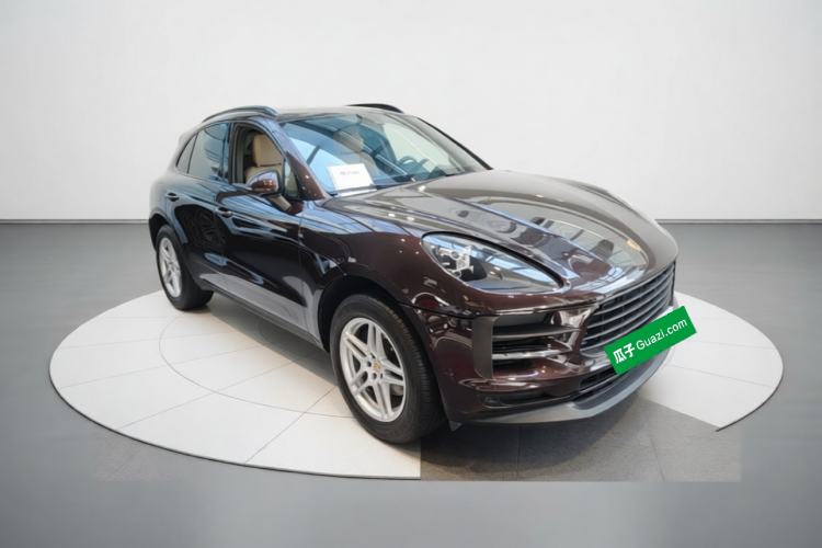 Used Porsche Macan 2021 Macan 2.0T Front Right 45 Deg