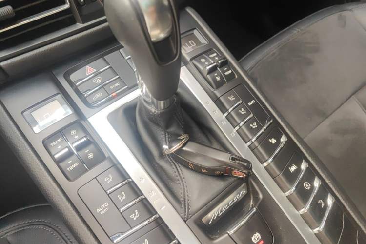 Used Porsche Macan 2021 Macan S 3.0T Gear Lever