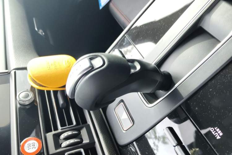 Used Porsche Macan  Gear Lever