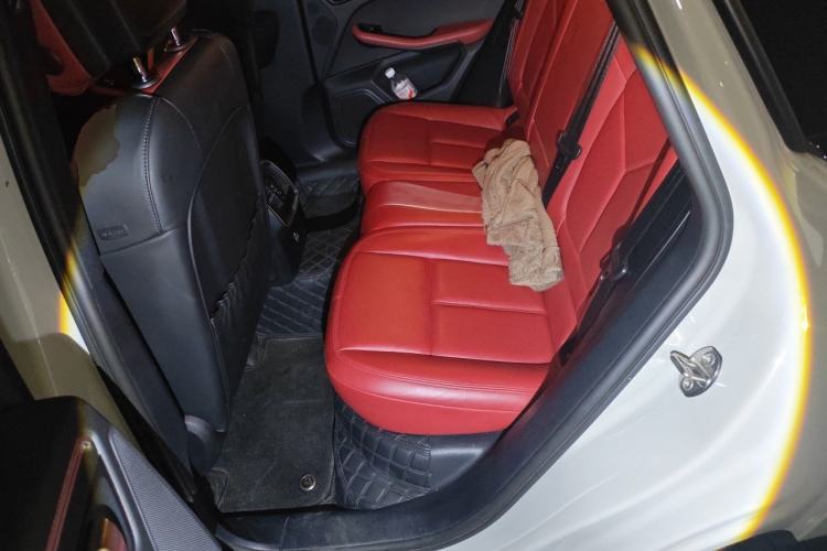 Used Porsche Macan 2021 Macan 2.0T Left Rear Seat
