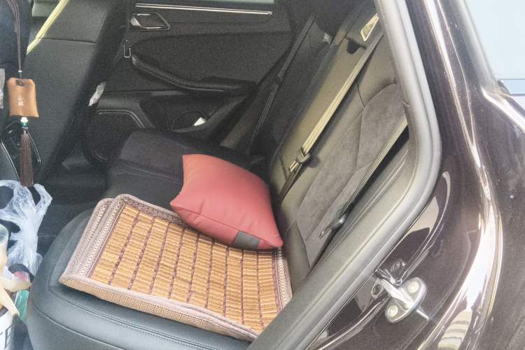 Used Porsche Macan 2021 Macan 2.0T Left Rear Seat