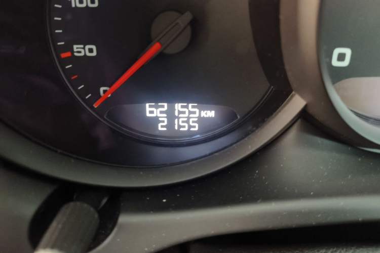 Used Porsche Macan 2021 Macan 2.0T Odometer Close Up