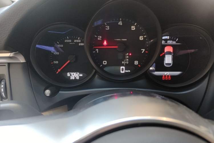 Used Porsche Macan 2021 Macan 2.0T Odometer Close Up