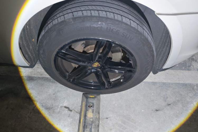Used Porsche Macan 2021 Macan 2.0T Right Front Wheel Hub
