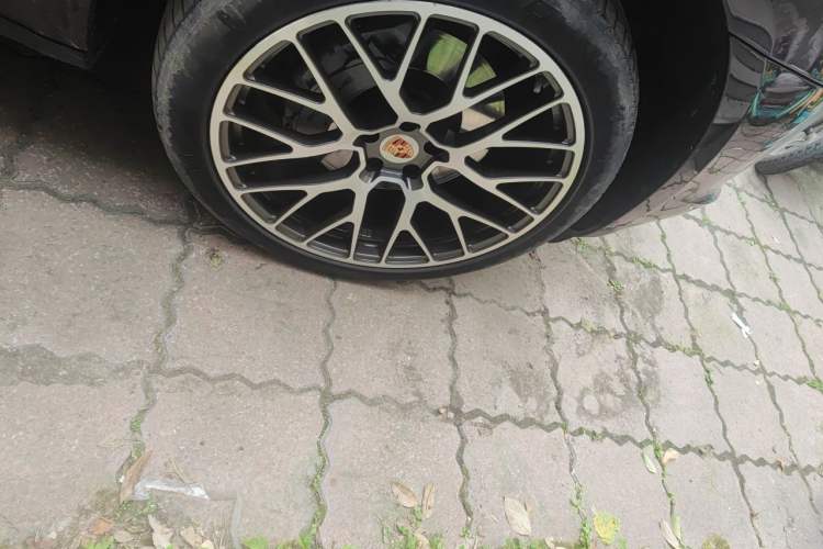 Used Porsche Macan 2021 Macan S 3.0T Right Front Wheel Hub