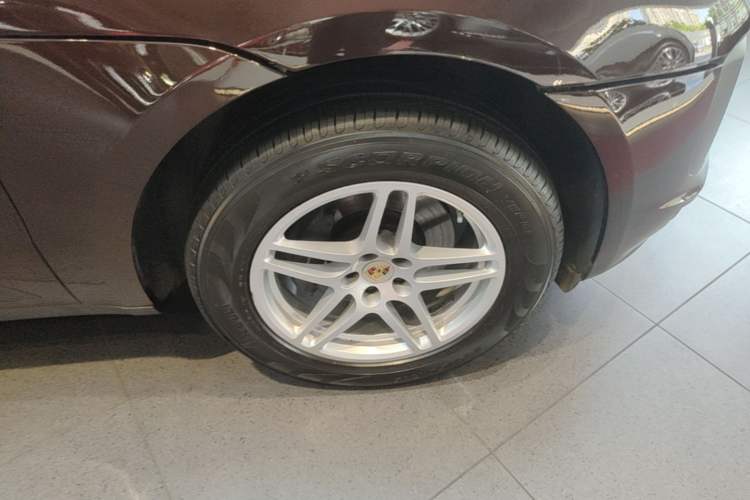 Used Porsche Macan 2021 Macan 2.0T Right Front Wheel Hub