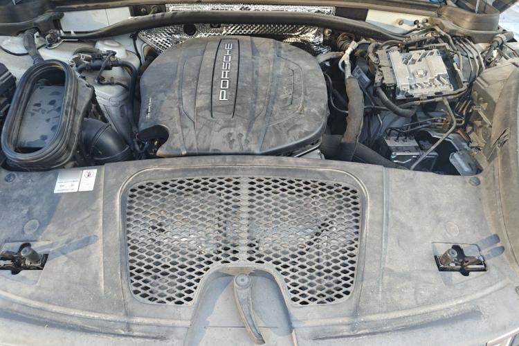 Used Porsche Macan 2021 Macan 2.0T Engine Bay