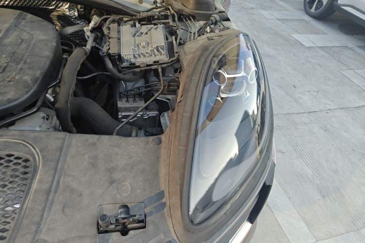 Used Porsche Macan 2021 Macan 2.0T Engine Bay Left