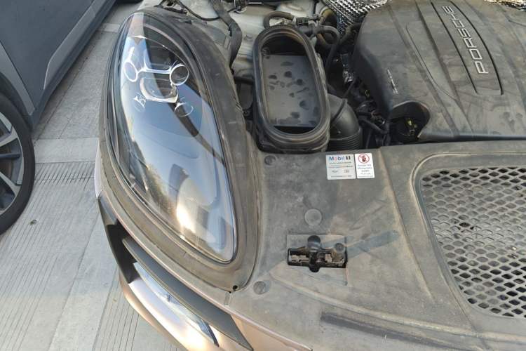 Used Porsche Macan 2021 Macan 2.0T Engine Bay Right
