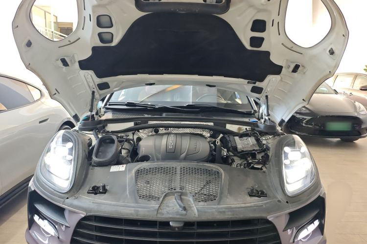 Used Porsche Macan 2021 Macan 2.0T Engine Bay