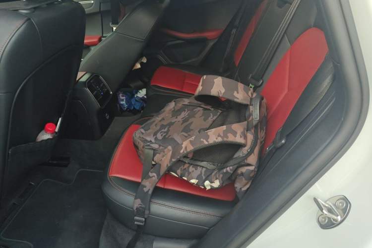 Used Porsche Macan 2021 Macan 2.0T Left Rear Seat