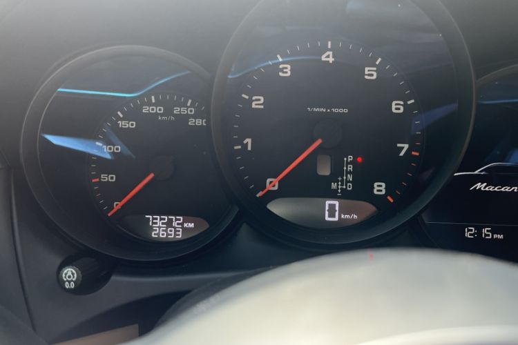 Used Porsche Macan 2021 Macan 2.0T Odometer Close Up