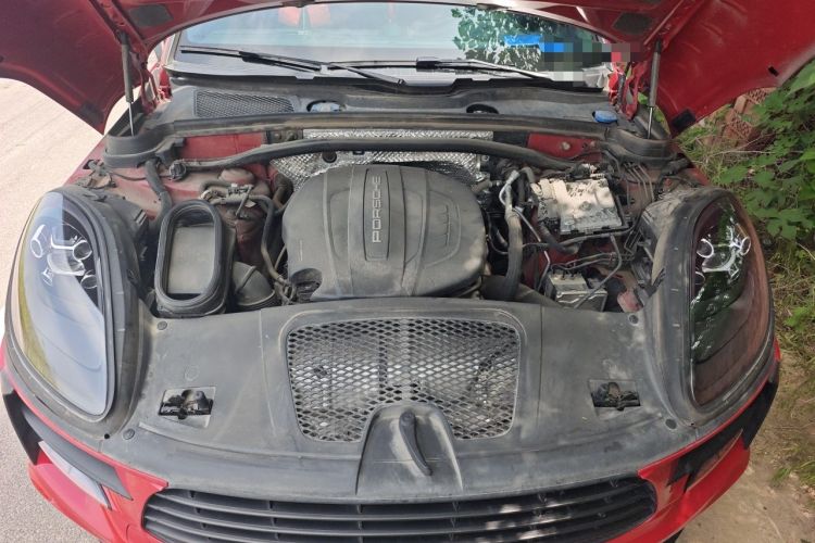 Used Porsche Macan 2021 Macan 2.0T Engine Bay