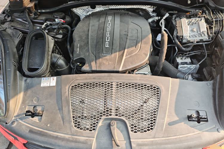 Used Porsche Macan 2021 Macan 2.0T Engine Bay