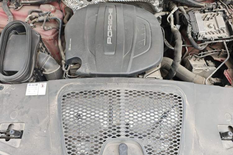 Used Porsche Macan 2021 Macan 2.0T Engine Bay