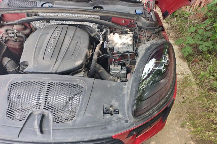 Used Porsche Macan 2021 Macan 2.0T Engine Bay Left