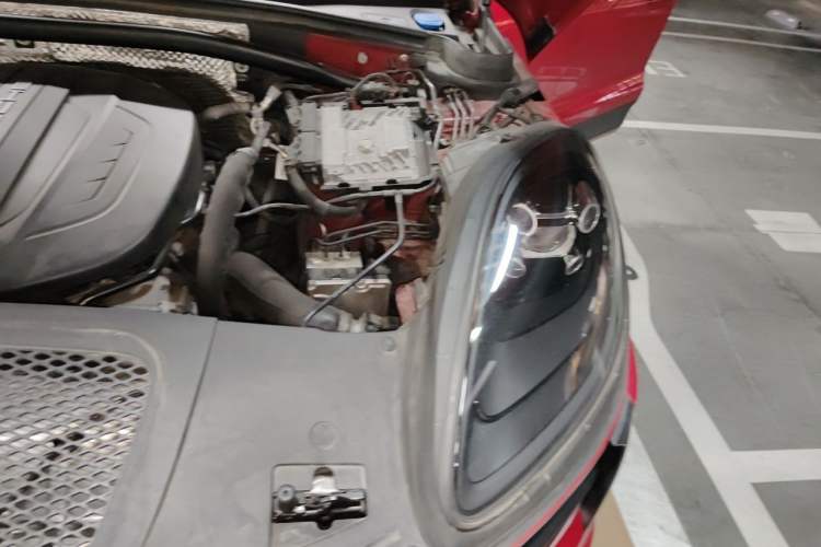 Used Porsche Macan 2021 Macan 2.0T Engine Bay Left