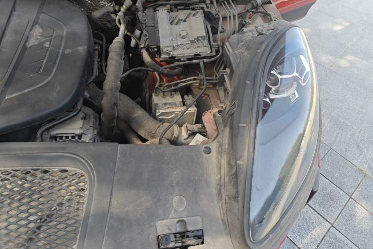 Used Porsche Macan 2021 Macan 2.0T Engine Bay Left