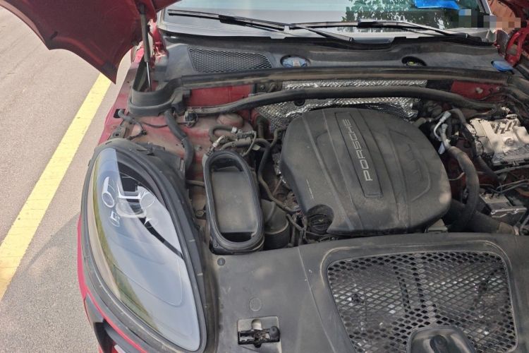 Used Porsche Macan 2021 Macan 2.0T Engine Bay Right