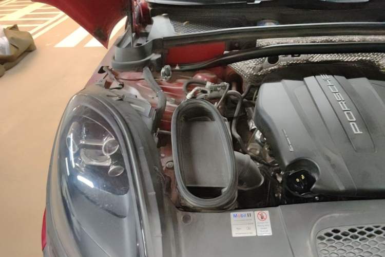 Used Porsche Macan 2021 Macan 2.0T Engine Bay Right