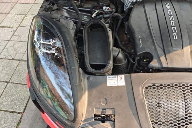 Used Porsche Macan 2021 Macan 2.0T Engine Bay Right