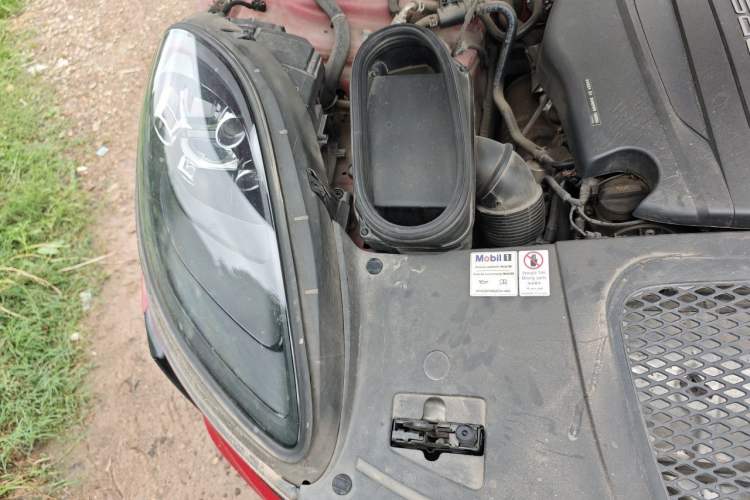 Used Porsche Macan 2021 Macan 2.0T Engine Bay Right