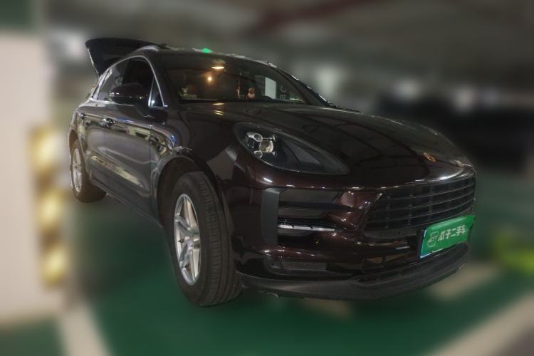 Used Porsche Macan 2021 Macan 2.0T Front Right 45 Deg