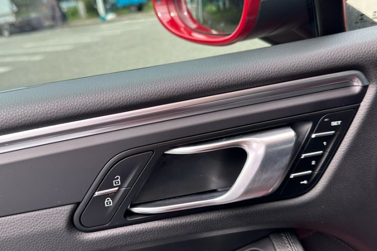 Used Porsche Macan 2021 Macan 2.0T Interior 12