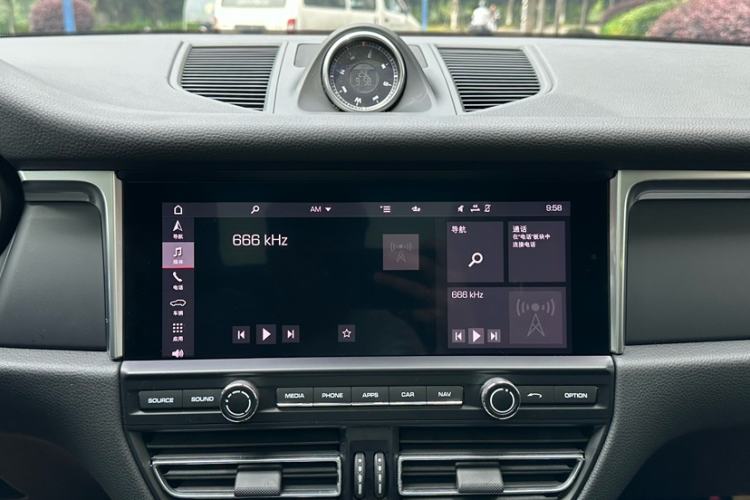 Used Porsche Macan 2021 Macan 2.0T Interior 3