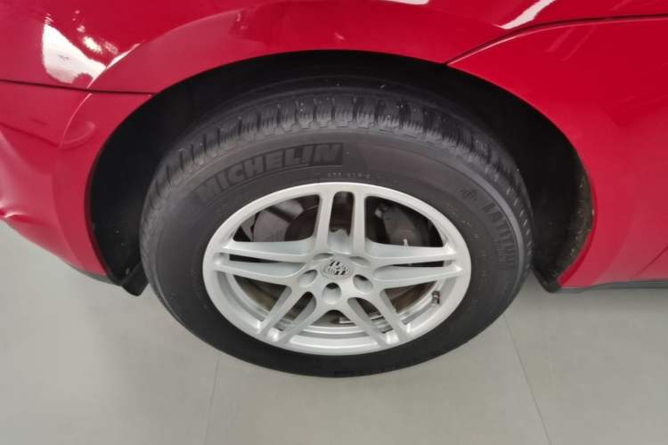 Used Porsche Macan 2021 Macan 2.0T Left Front Wheel Hub