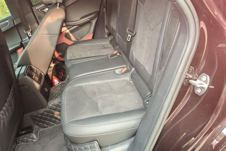 Used Porsche Macan 2021 Macan 2.0T Left Rear Seat