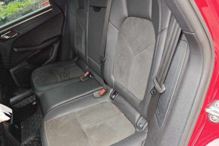 Used Porsche Macan 2021 Macan 2.0T Left Rear Seat
