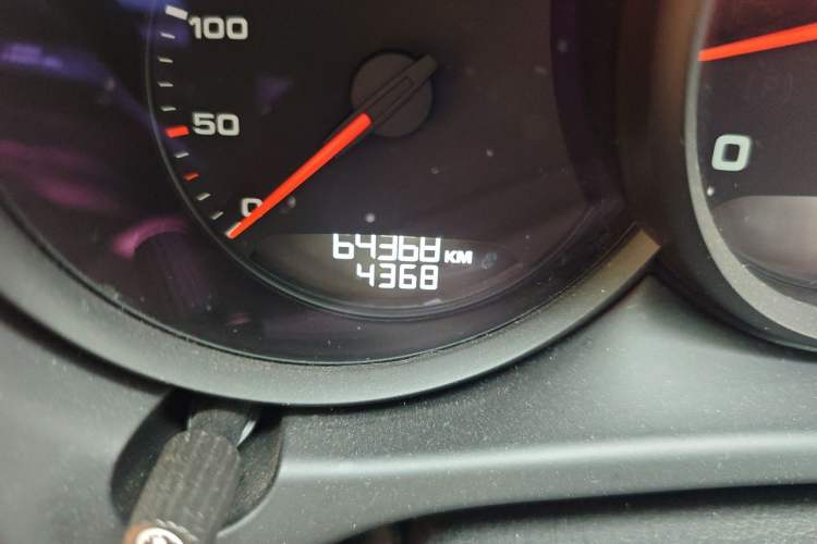 Used Porsche Macan 2021 Macan 2.0T Odometer Close Up