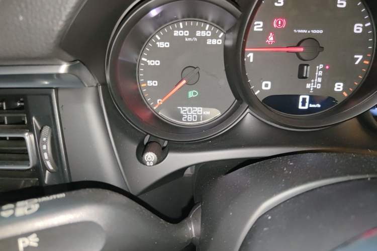 Used Porsche Macan 2021 Macan 2.0T Odometer Close Up