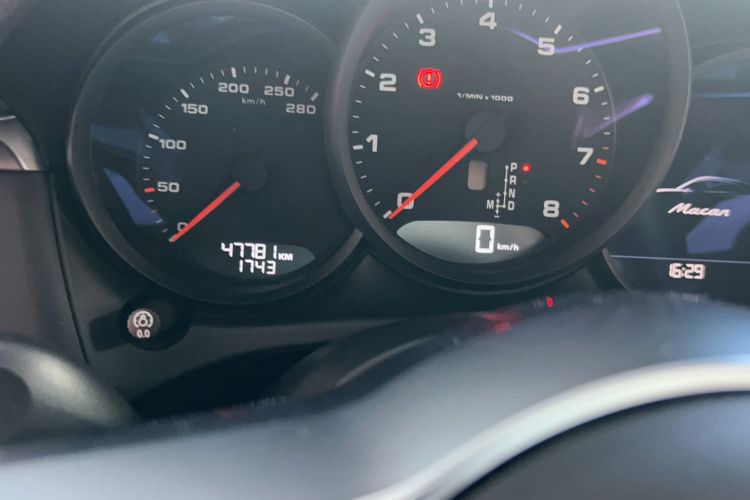 Used Porsche Macan 2021 Macan 2.0T Odometer Close Up