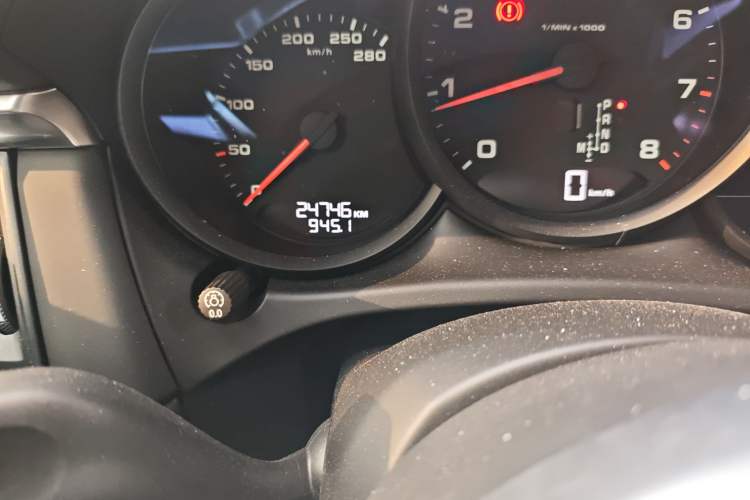 Used Porsche Macan 2021 Macan 2.0T Odometer Close Up